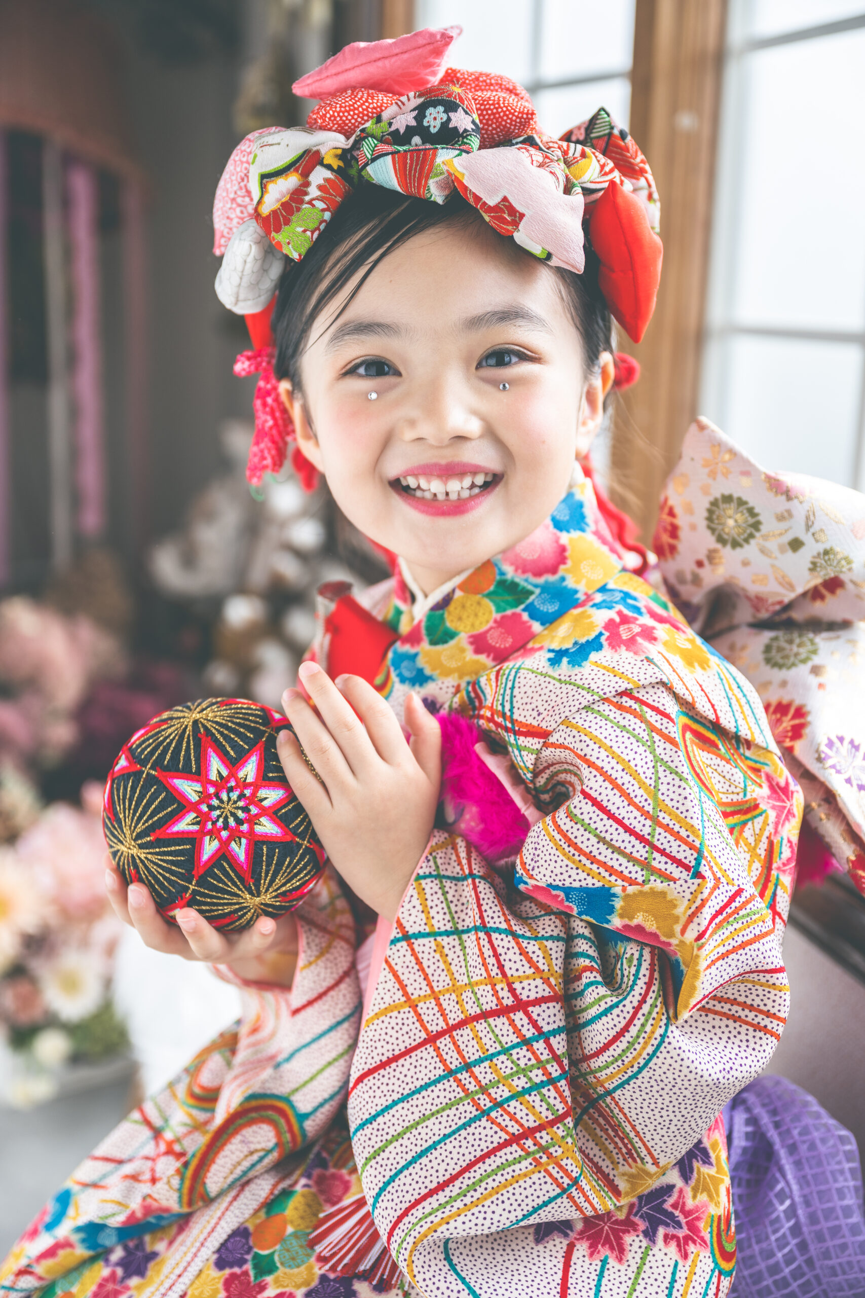 色彩豊かな着物と髪飾りを合わせた101 STYLEの七五三写真